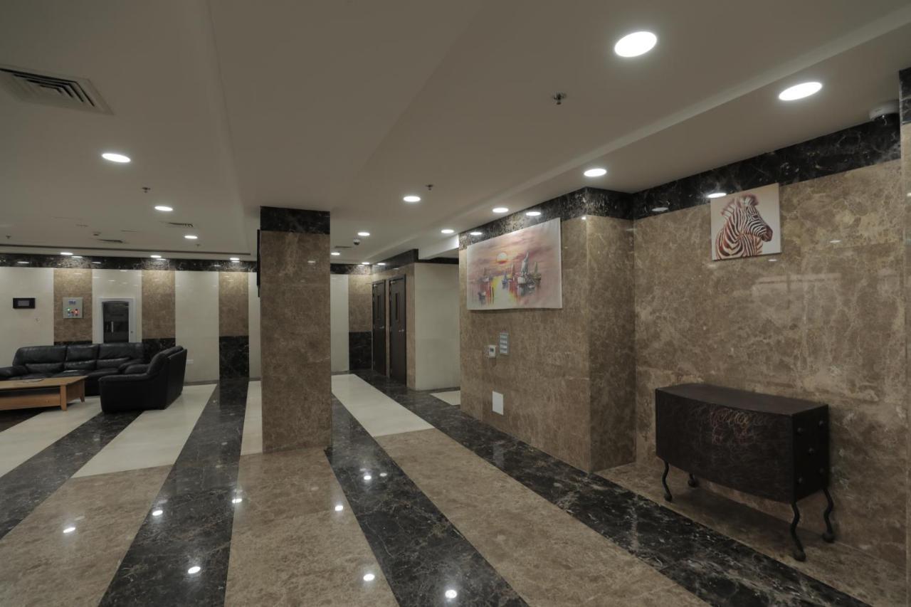 Cozy Rooms And Small Partitions For Men Guests In 두바이 외부 사진