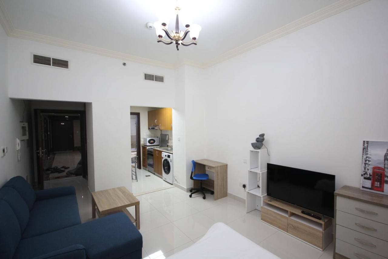 Cozy Rooms And Small Partitions For Men Guests In 두바이 외부 사진